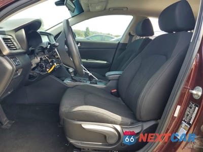 Zdjęcie 7 z 12 samochodu: 2019 KIA OPTIMA LX VIN:5XXGT4L30KG355156 - miniatura