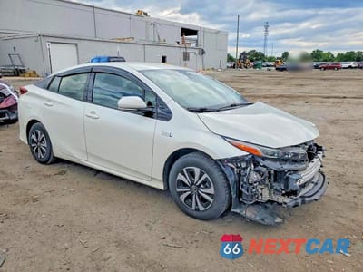Czwarte zdjęcie samochodu z boku: 2018 TOYOTA PRIUS PRIME PLUS VIN:JTDKARFP8J3100121 - miniatura