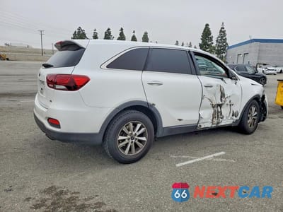 Trzecie zdjęcie samochodu z tyłu: 2020 KIA SORENTO S VIN:5XYPG4A52LG620150 - miniatura