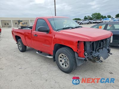 Czwarte zdjęcie samochodu z boku: 2013 CHEVROLET SILVERADO C1500 LT VIN:1GCNCSEA1DZ364388 - miniatura