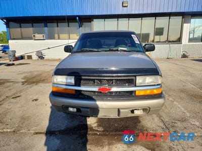 Piąte zdjęcie samochodu w środku: 2001 CHEVROLET S TRUCK S10 VIN:1GCCS14591K149208 - miniatura