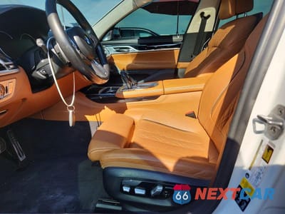Zdjęcie 7 z 12 samochodu: 2019 BMW M760 XI VIN:WBA7H6C58KG615050 - miniatura