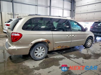 Trzecie zdjęcie samochodu z tyłu: 2004 CHRYSLER TOWN & COUNTRY TOURING VIN:2C4GP54L44R589352 - miniatura