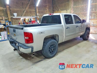 Trzecie zdjęcie samochodu z tyłu: 2011 CHEVROLET SILVERADO K1500 LT VIN:3GCPKSE32BG296385 - miniatura