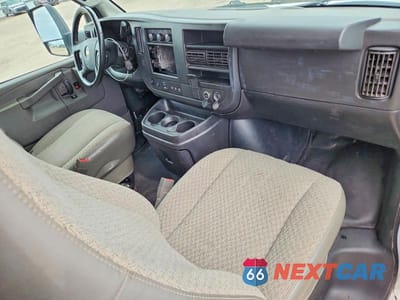 Zdjęcie 8 z 14 samochodu: 2020 CHEVROLET EXPRESS G3500 DELIVERY TRUCK VIN:1GB3GSCGXL1273852 - miniatura