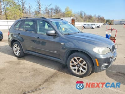Czwarte zdjęcie samochodu z boku: 2011 BMW X5 VIN:5UXZV4C54BL403745 - miniatura