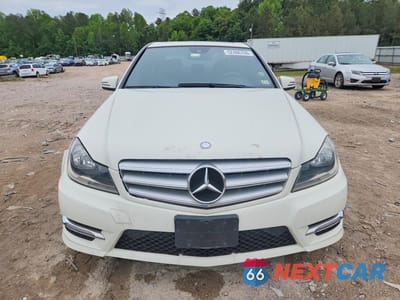 Piąte zdjęcie samochodu w środku: 2012 MERCEDES-BENZ C 250 VIN:WDDGF4HB6CA703164 - miniatura