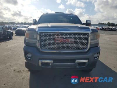 Piąte zdjęcie samochodu w środku: 2016 GMC SIERRA K2500 DENALI VIN:1GT12UE89GF151544 - miniatura