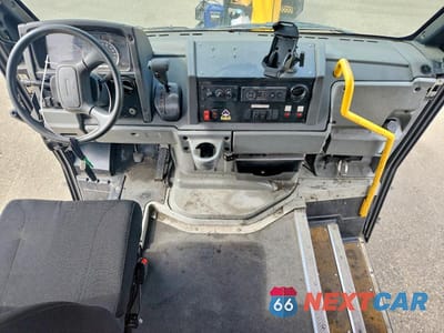 Zdjęcie 8 z 13 samochodu: 2012 ISUZU NPR VIN:JALB4T172C7W00166 - miniatura