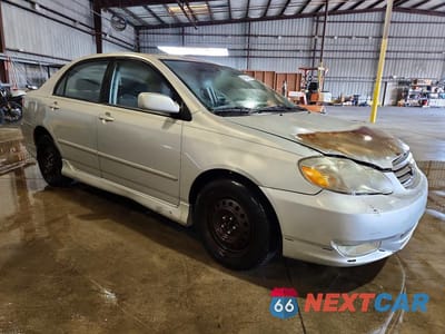 Czwarte zdjęcie samochodu z boku: 2004 TOYOTA COROLLA S VIN:1NXBR32E94Z273621 - miniatura