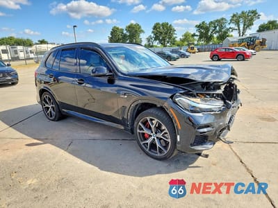 Czwarte zdjęcie samochodu z boku: 2023 BMW X5 XDRIVE45E VIN:5UXTA6C06P9R96515 - miniatura