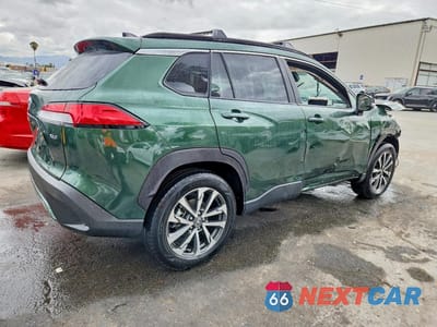Trzecie zdjęcie samochodu z tyłu: 2025 TOYOTA COROLLA CROSS XLE VIN:7MUDAAAG0SV142158 - miniatura