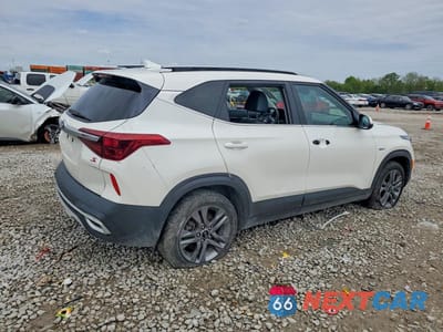 Trzecie zdjęcie samochodu z tyłu: 2021 KIA SELTOS S VIN:KNDEUCAA4M7079768 - miniatura