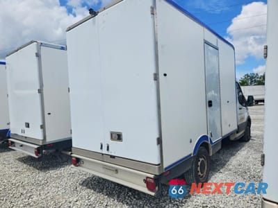 Trzecie zdjęcie samochodu z tyłu: 2022 FORD TRANSIT DELIVERY TRUCK VIN:1FDBW5Z81NKA20200 - miniatura
