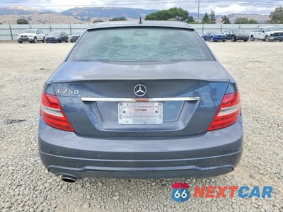 Zdjęcie 6 z 12 samochodu: 2013 MERCEDES-BENZ C 250 VIN:WDDGF4HB6DA865071 - miniatura