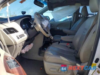 Zdjęcie 7 z 14 samochodu: 2013 TOYOTA SIENNA XLE 8-PASSENGER VIN:5TDYK3DCXDS341590 - miniatura