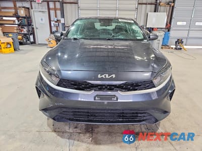 Piąte zdjęcie samochodu w środku: 2023 KIA FORTE LXS VIN:3KPF24AD4PE601555 - miniatura