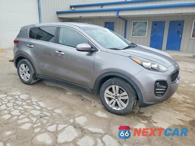 Czwarte zdjęcie samochodu z boku: 2019 KIA SPORTAGE LX VIN:KNDPMCAC7K7551825 - miniatura