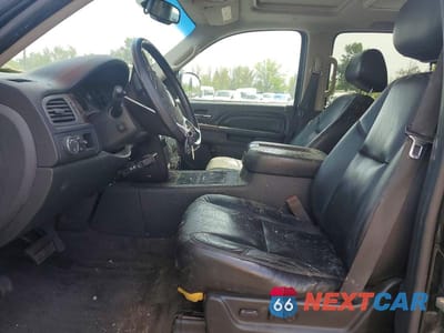 Zdjęcie 7 z 12 samochodu: 2011 GMC YUKON XL DENALI VIN:1GKS2MEF9BR188415 - miniatura