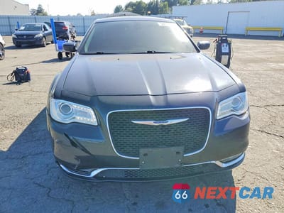 Piąte zdjęcie samochodu w środku: 2019 CHRYSLER 300 TOURING VIN:2C3CCAAG7KH547940 - miniatura