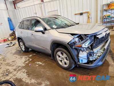 Czwarte zdjęcie samochodu z boku: 2021 TOYOTA RAV4 XLE VIN:2T3P1RFV1MC224061 - miniatura