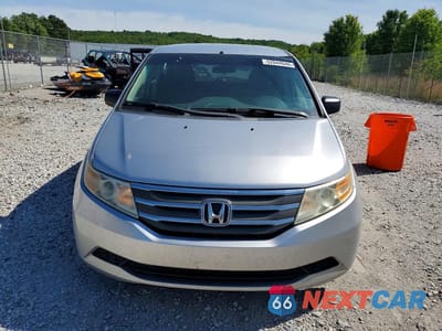 Piąte zdjęcie samochodu w środku: 2011 HONDA ODYSSEY LX VIN:5FNRL5H21BB017024 - miniatura
