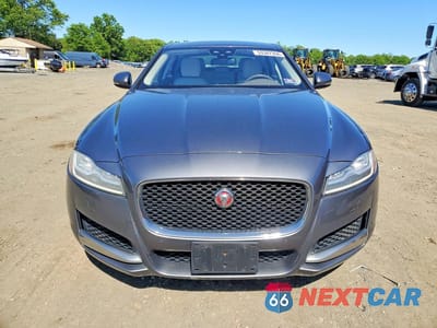 Piąte zdjęcie samochodu w środku: 2017 JAGUAR XF PREMIUM VIN:SAJBD4BV3HCY29881 - miniatura