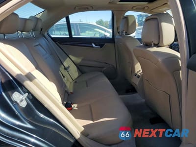 Zdjęcie 10 z 12 samochodu: 2012 MERCEDES-BENZ C 250 VIN:WDDGF4HB5CR228091 - miniatura
