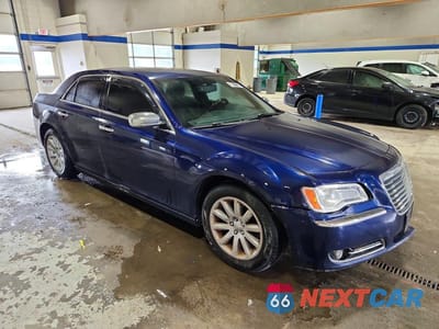 Czwarte zdjęcie samochodu z boku: 2013 CHRYSLER 300C VIN:2C3CCAET9DH577757 - miniatura