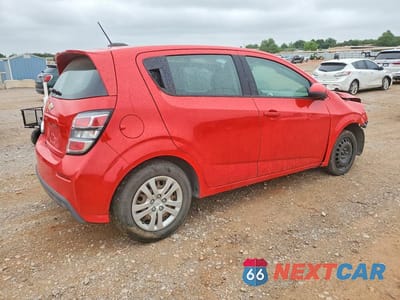 Trzecie zdjęcie samochodu z tyłu: 2018 CHEVROLET SONIC VIN:1G1JG6SH0J4116453 - miniatura