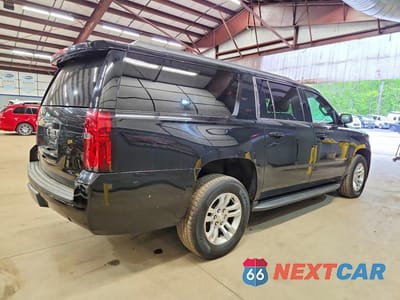 Trzecie zdjęcie samochodu z tyłu: 2019 CHEVROLET SUBURBAN K1500 LS VIN:1GNSKGKC7KR312602 - miniatura