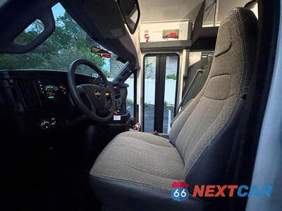 Zdjęcie 8 z 15 samochodu: 2017 CHEV EXPRESS G3500 VIN:1GB3GRBGXH1105601 - miniatura