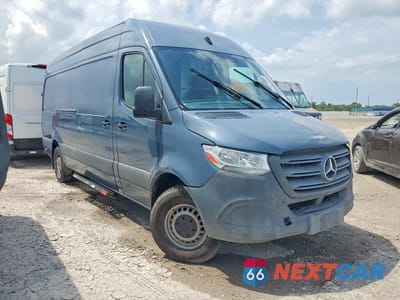 Czwarte zdjęcie samochodu z boku: 2019 MERCEDES BENZ SPRINTER 2500 DELIVERY VAN VIN:WD4PF1CD7KP148843 - miniatura