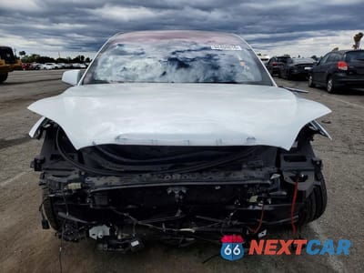 Piąte zdjęcie samochodu w środku: 2018 TESLA MODEL X VIN:5YJXCBE26JF137362 - miniatura