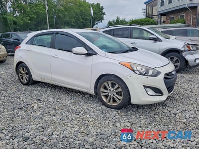 Czwarte zdjęcie samochodu z boku: 2014 HYUNDAI ELANTRA GT BASE VIN:KMHD35LH8EU235040 - miniatura