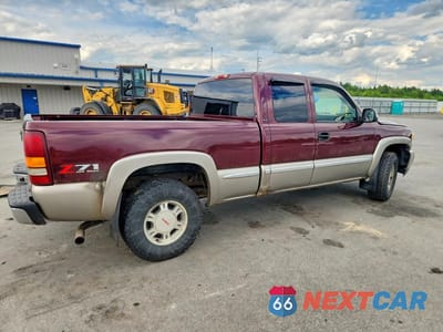 Trzecie zdjęcie samochodu z tyłu: 2002 GMC NEW SIERRA K1500 VIN:2GTEK19T021332904 - miniatura