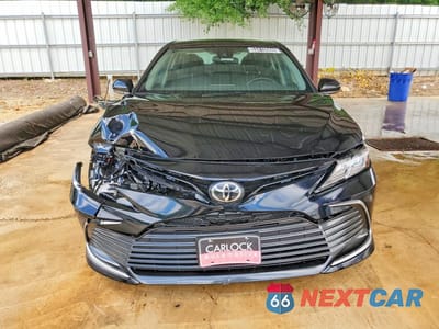 Piąte zdjęcie samochodu w środku: 2022 TOYOTA CAMRY LE VIN:4T1C11AK6NU671541 - miniatura