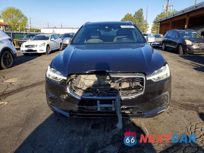 Piąte zdjęcie samochodu w środku: 2019 VOLVO XC60 T6 R-DESIGN VIN:YV4A22RM7K1353054 - miniatura