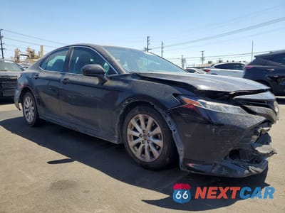 Czwarte zdjęcie samochodu z boku: 2020 TOYOTA CAMRY LE VIN:4T1C11AK6LU342044 - miniatura