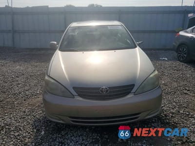 Piąte zdjęcie samochodu w środku: 2002 TOYOTA CAMRY XLE V6 VIN:4T1BF30K42U503094 - miniatura