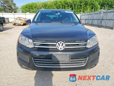 Piąte zdjęcie samochodu w środku: 2011 VOLKSWAGEN TOUAREG V6 VIN:WVGFF9BP2BD003223 - miniatura