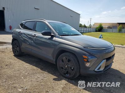 Czwarte zdjęcie samochodu z boku: 2026 HYUNDAI KONA SEL SPORT VIN:KM8HF3AB4TU409498 - miniatura