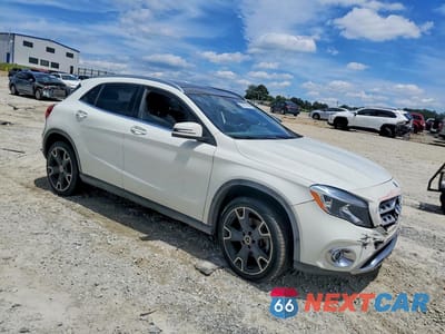 Czwarte zdjęcie samochodu z boku: 2018 MERCEDES-BENZ GLA 250 VIN:WDCTG4EB5JJ421275 - miniatura