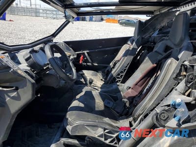 Piąte zdjęcie samochodu w środku: 2017 CAN-AM MAVERICK X3 UTILITY VEHICLE VIN:3JBVXAW25HK002835 - miniatura