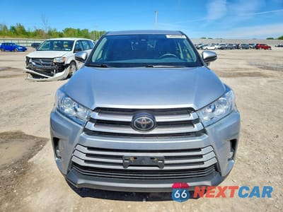 Piąte zdjęcie samochodu w środku: 2017 TOYOTA HIGHLANDER LE PLUS VIN:5TDBZRFH7HS381385 - miniatura