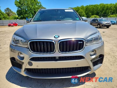 Piąte zdjęcie samochodu w środku: 2018 BMW X5 M VIN:5YMKT6C53J0X21271 - miniatura