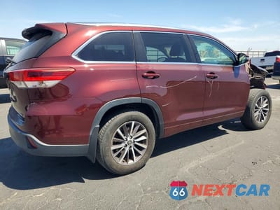 Trzecie zdjęcie samochodu z tyłu: 2018 TOYOTA HIGHLANDER XLE VIN:5TDJZRFH3JS879116 - miniatura