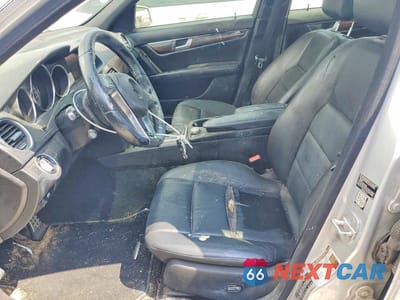 Zdjęcie 7 z 12 samochodu: 2014 MERCEDES-BENZ C 250 VIN:WDDGF4HB9EA964789 - miniatura
