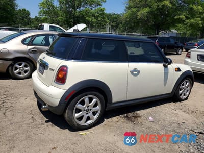 Trzecie zdjęcie samochodu z tyłu: 2008 MINI COOPER VIN:WMWMF33568TT65105 - miniatura