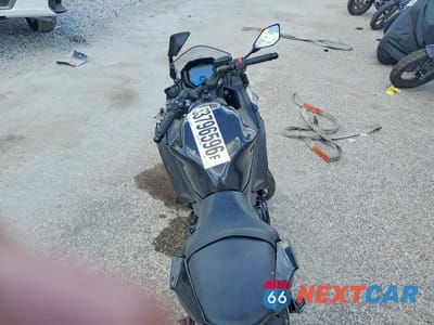 Zdjęcie 6 z 9 samochodu: 2025 KAWASAKI EX650 VIN:ML5EXER14SDAE4727 - miniatura